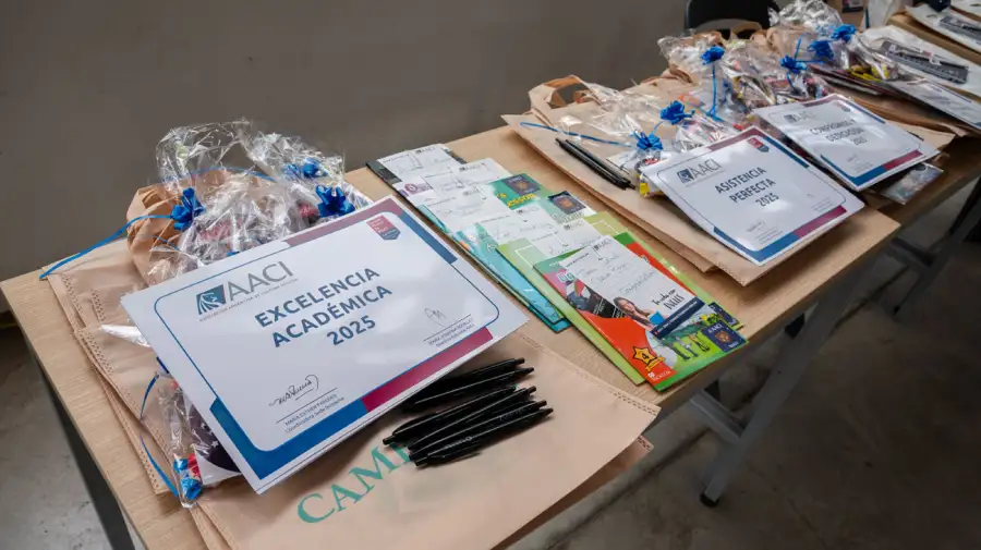 Alumnos del Barrio Mugica celebran el fin del ciclo lectivo 2025 en el Centro Comunitario Bajoautopista 05122025