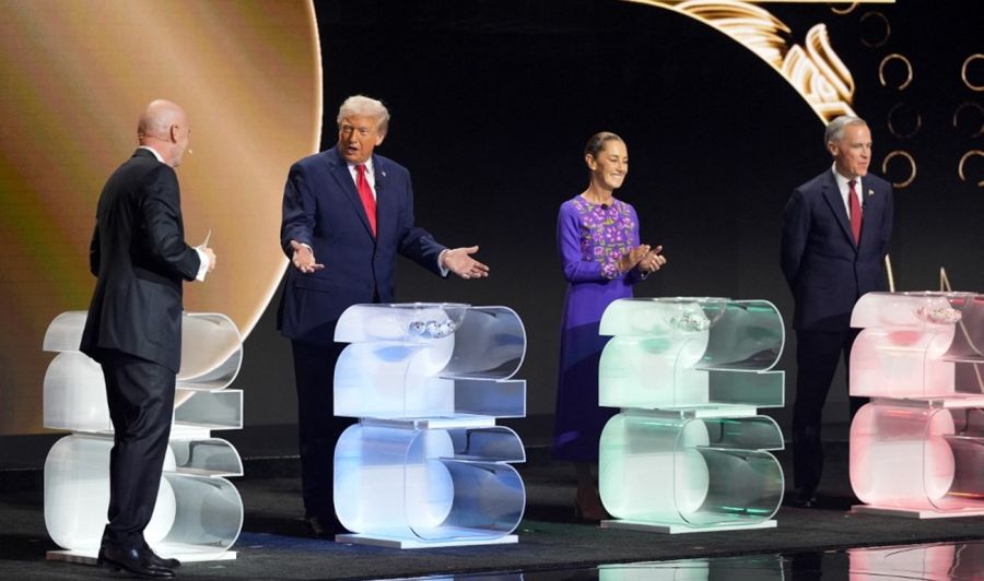 Gianni Infantino junto a los mandatarios Donald Trump, Claudia Sheinbaum y Mark Carney