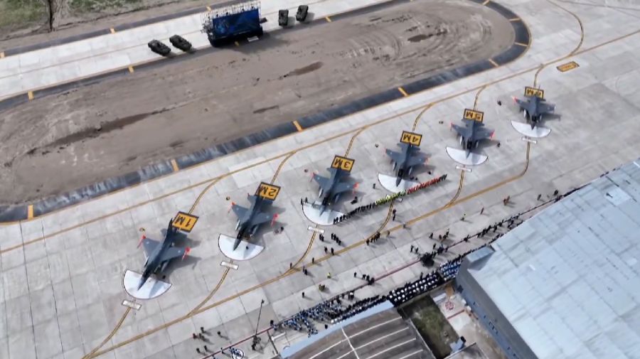 Milei en el acto de presentación de la flota F-16 06122025