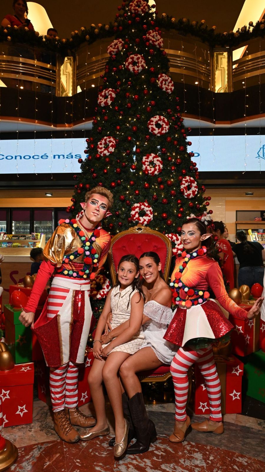 Cami Homs, Floppy Tesouro y Adabel Guerro en Una Mágica Navidad