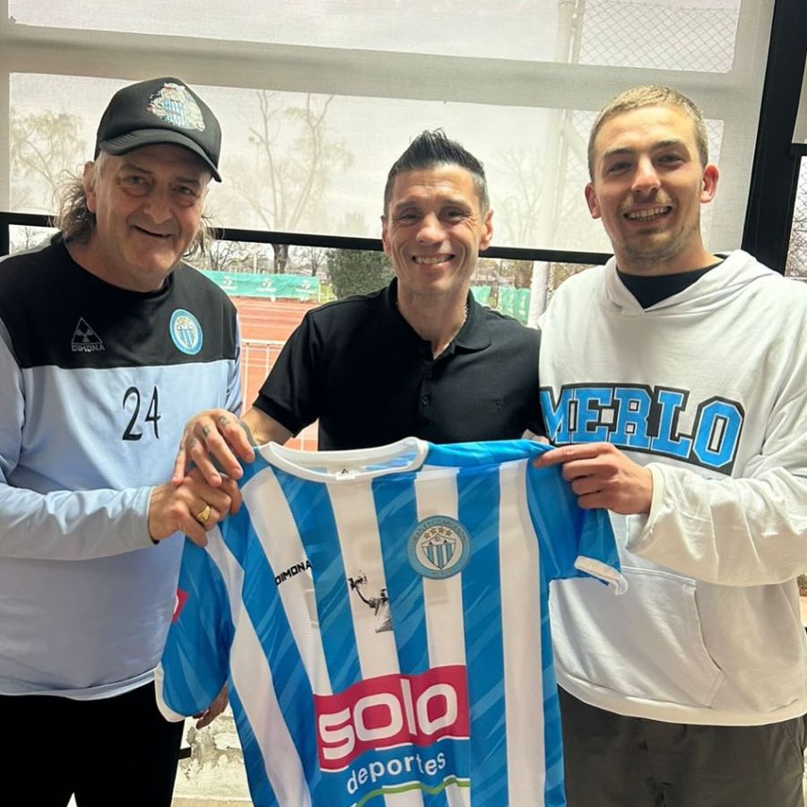 Cristian Tula entrenando a Argentino de Merlo