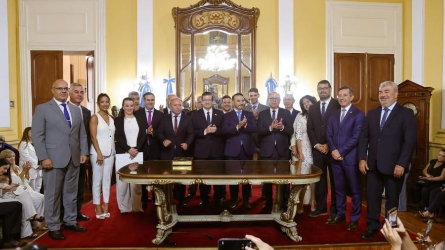 Juramento del Gabinete del gobernador Juan Pablo Valdés