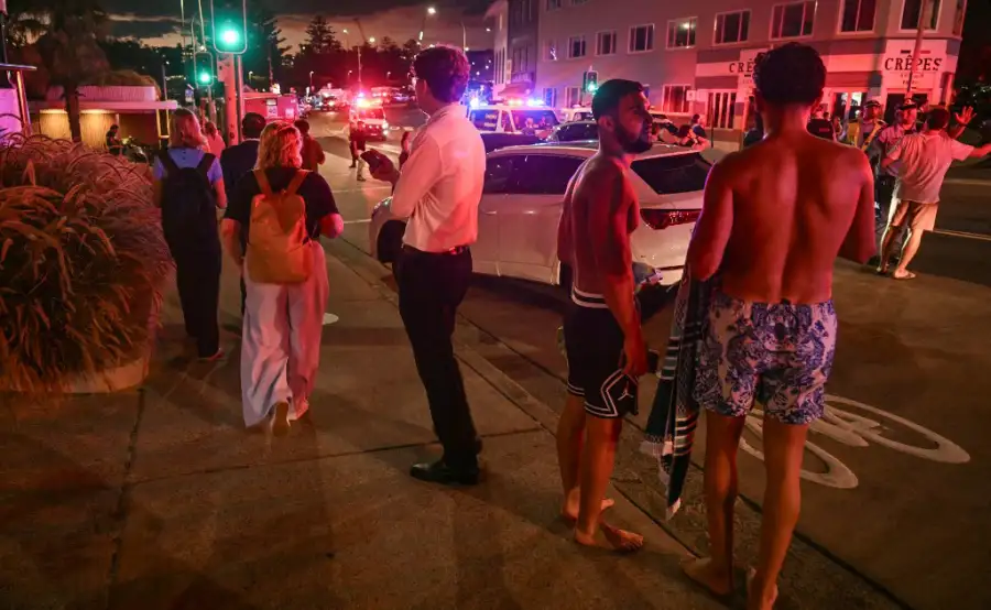 Un ataque que califican de terrorista deja 11 muertos en una playa de Australia.