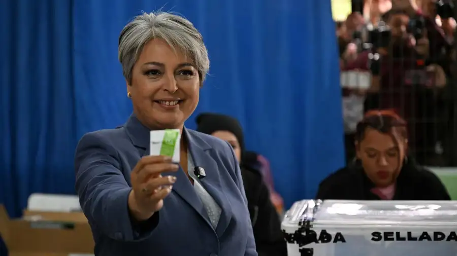 Votó Jeannette Jara Candidata presidencial en Chile 14122025