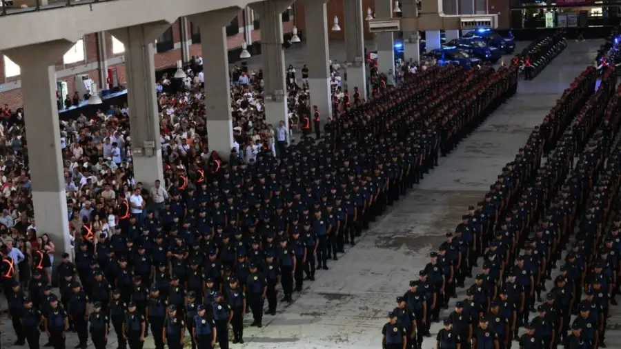 Llaryora sumó más de 500 nuevos policías