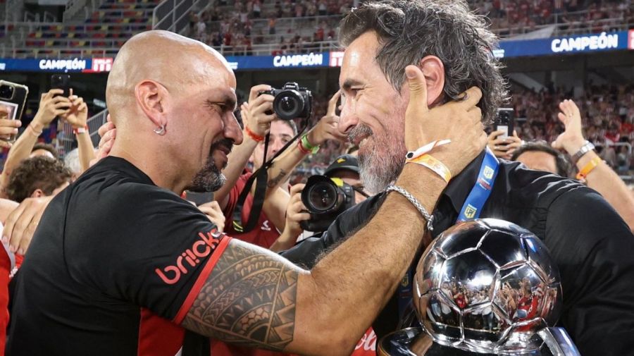 Juan Sebastián Verón y Eduardo Domínguez