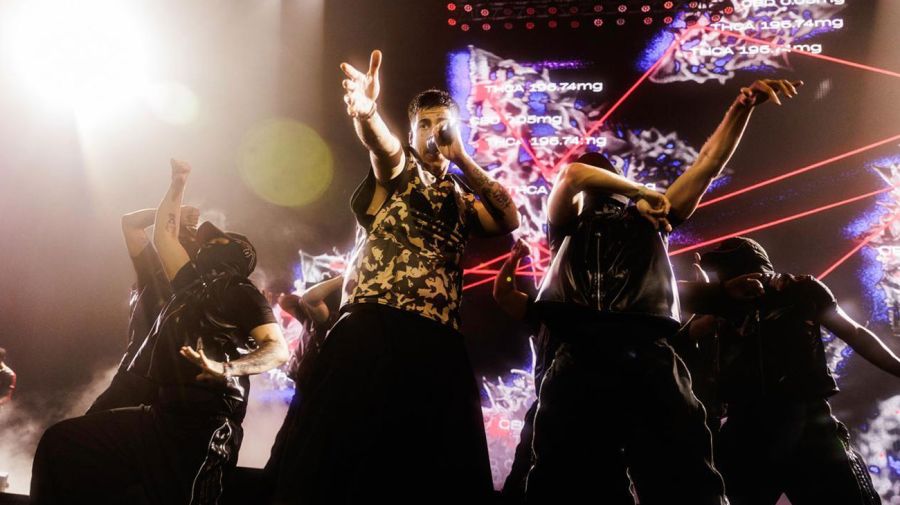 Duki cierra su tour en el Movistar Arena