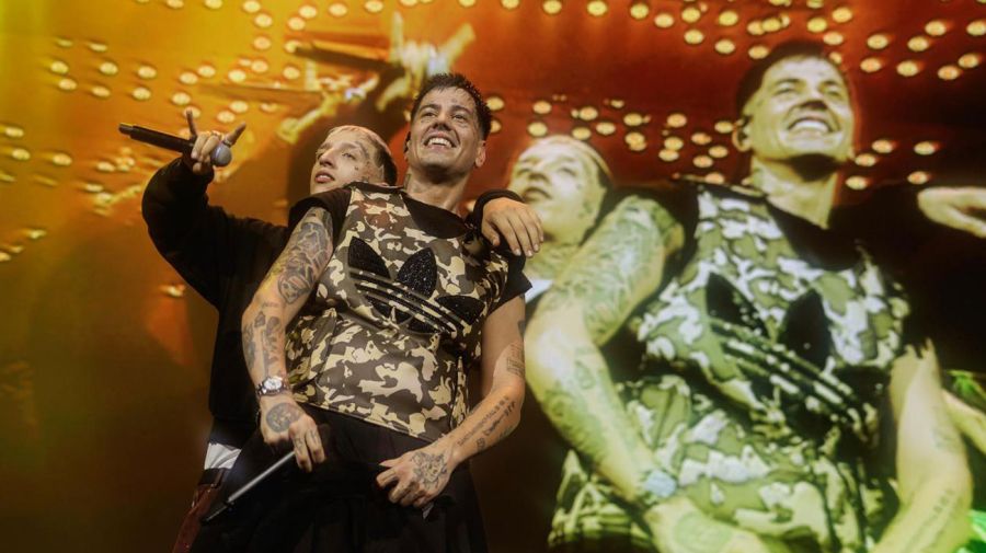 Duki cierra su tour en el Movistar Arena