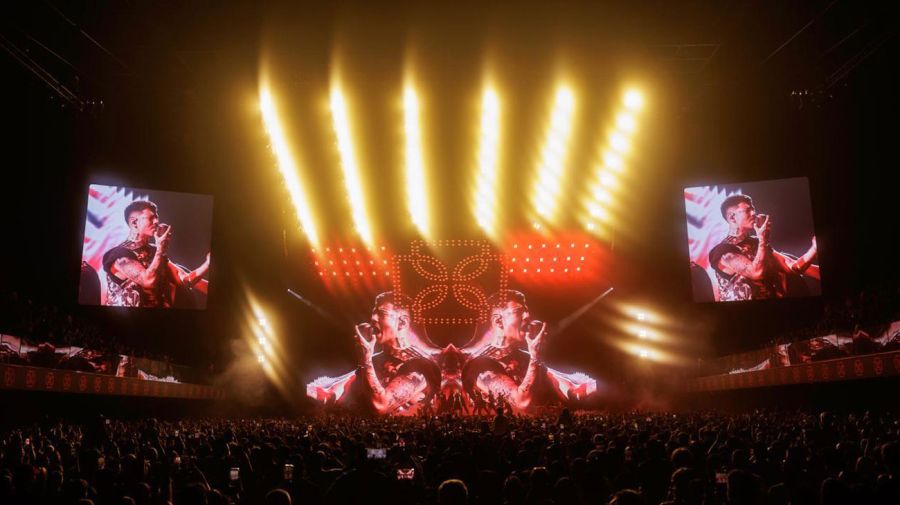 Duki cierra su tour en el Movistar Arena