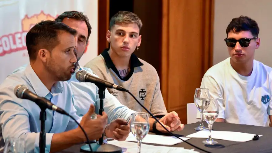 Marcos Torres junto a Los Herrera