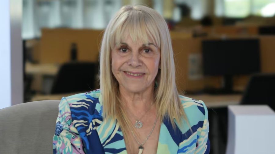 Claudia Villafañe reinventa la moda después de los 50: tres looks versátiles para vestir con confianza