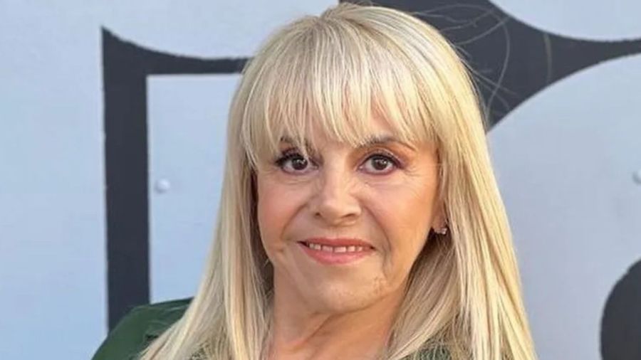 Claudia Villafañe reinventa la moda después de los 50: tres looks versátiles para vestir con confianza