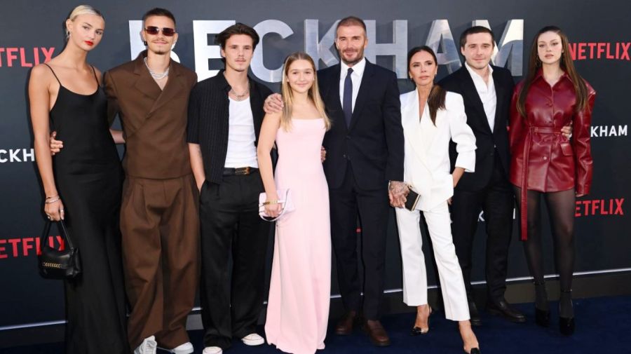 David y Victoria Beckham con sus hijos y sus nueras
