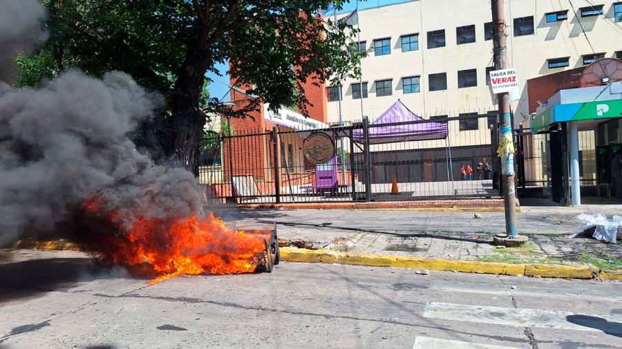 Enfrentamientos entre la Policía y trapitos en Quilmes 22122025