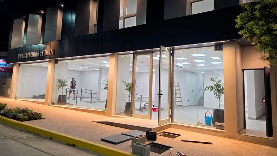 Fachada de la nueva Municipalidad de Tanti