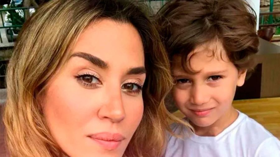 Jimena Barón junto a su hijo Momo