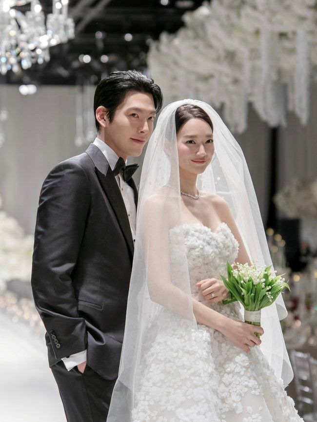 Kim Woo Bin y Shin Min Ah casados