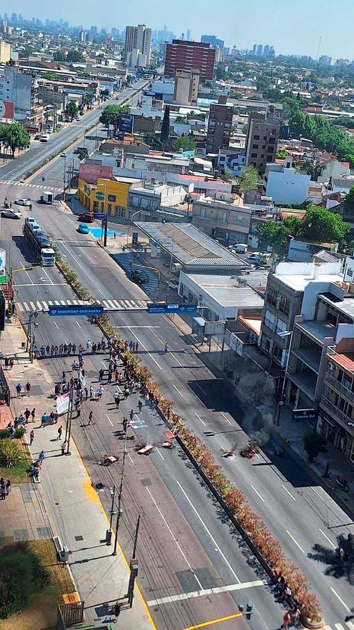 Protesta en la Municipalidad de Lanús 23122025
