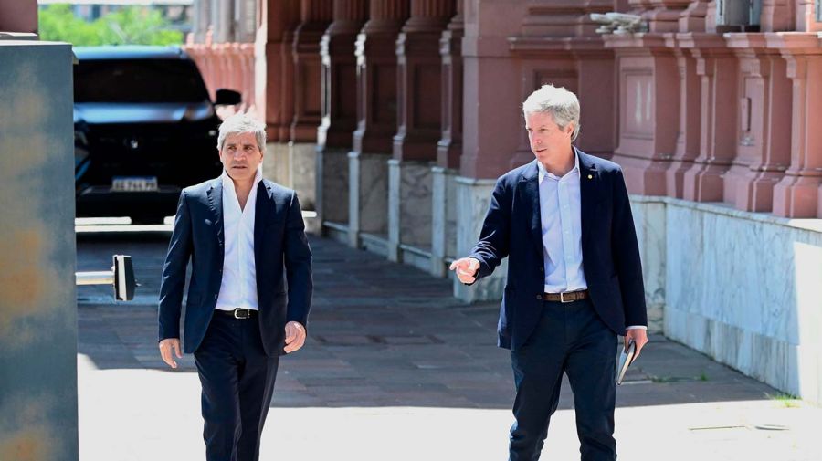 Santiago Bausili, presidente del BCRA, y Luis Caputo 23122025