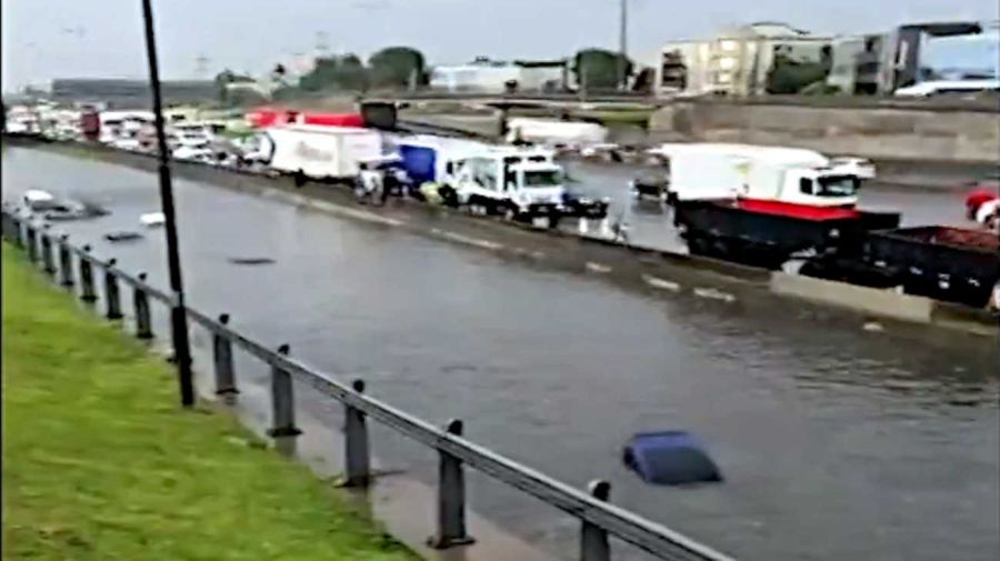 Tormentas en el AMBA, se inundó un conocido shopping de zona norte 20251223