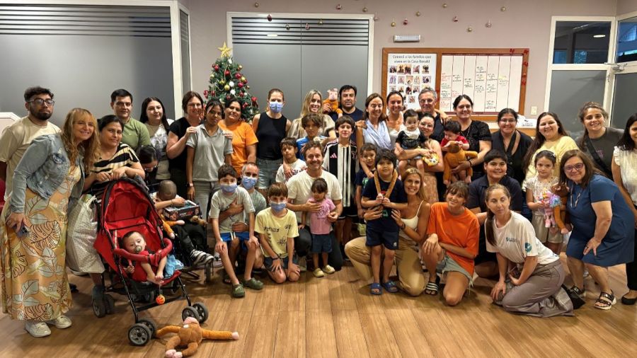 Benjamín Vicuña visitó la Casa Ronald de Buenos Aires