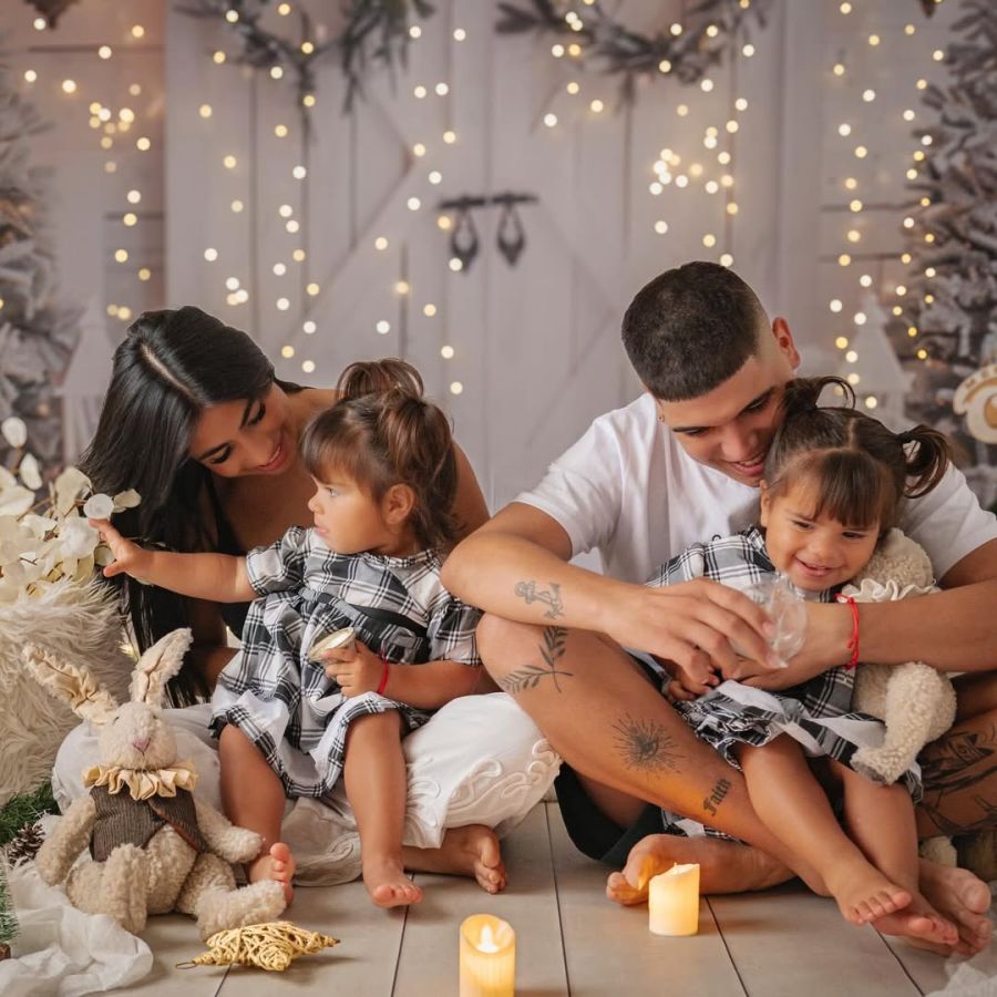 Daniela Celis y Thiago Medina por Navidad