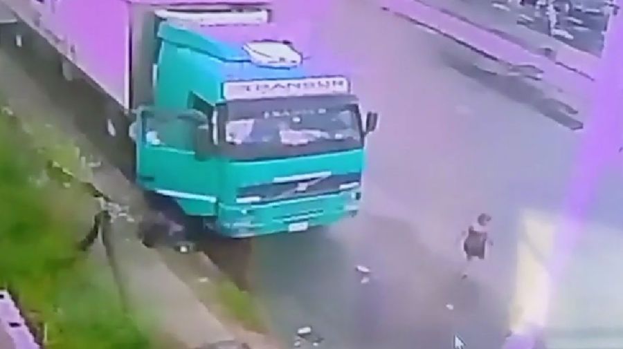 Golpeó a su pareja, la atropelló con un camión, la mató 24122025