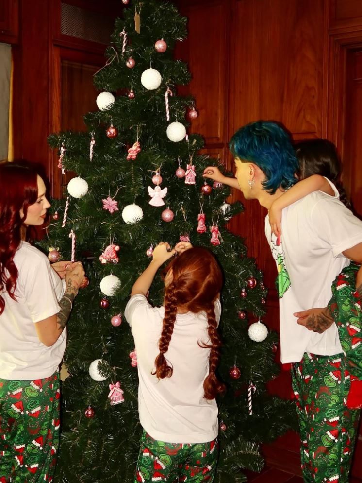 La Joaqui, sus hijas y Luck Ra