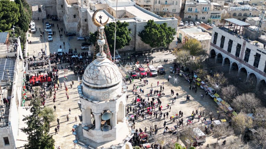 Scout marchan durante las celebraciones de Nochebuena en Belén, Cisjordania. 24122025