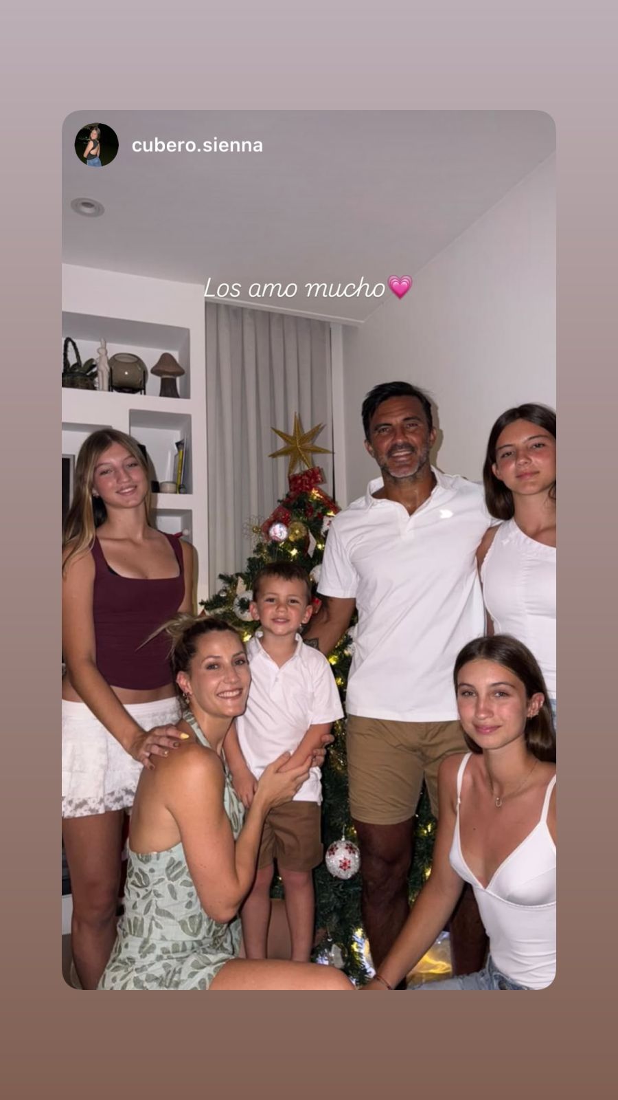 Indiana Cubero mostró su Navidad en familia y con su novio