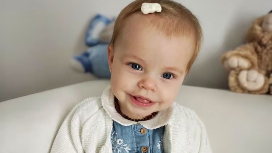 Adiós a lo recargado: el vestido rojo clásico con el que Milenka, la hija menor de Marley, celebró la Navidad