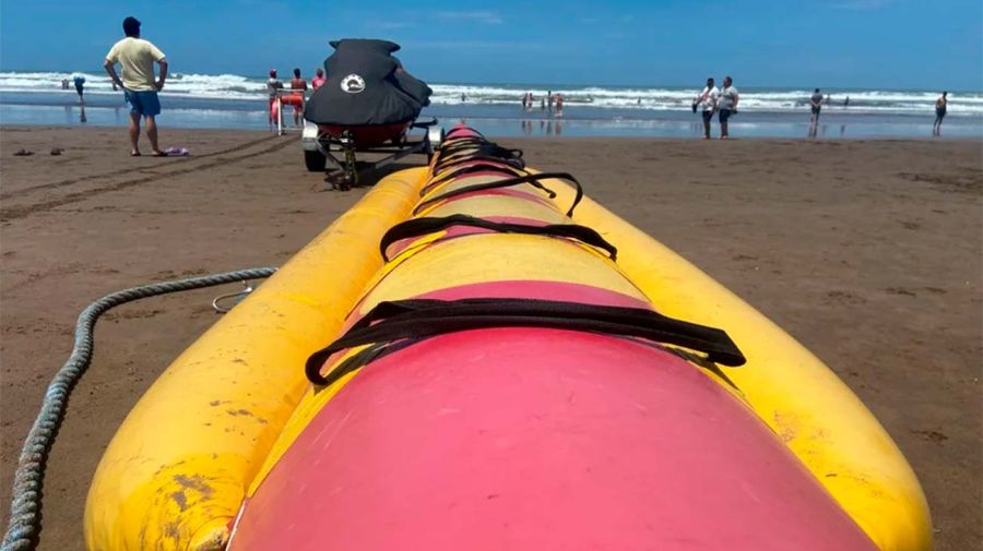 Paseo en banana en Punta Mogotes 28122025