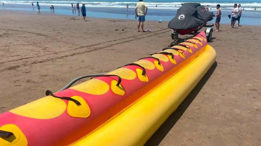 Paseo en banana en Punta Mogotes 28122025