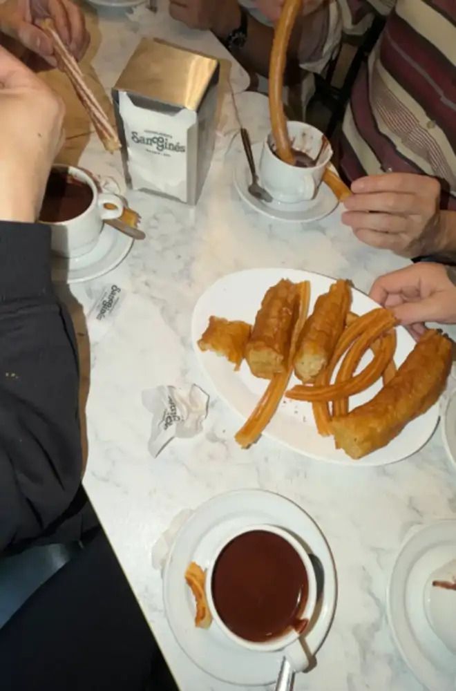 A semanas de convertirse en padres, el Chino Darín y Úrsula Corberó se refugian en su familia española