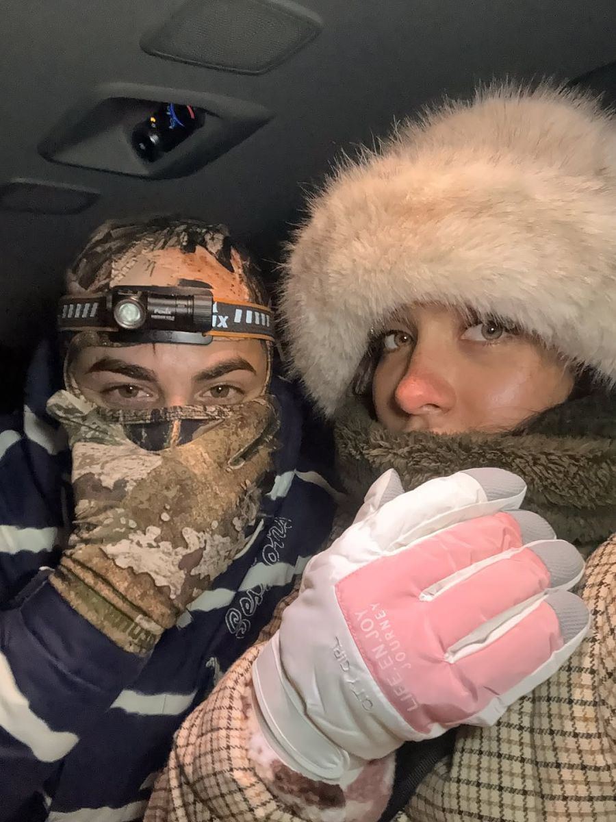 J Rei le cocina a María Becerra bajo la nieve