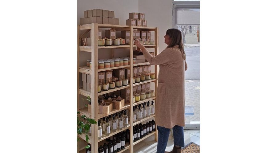 De emprendimiento artesanal a local propio: una nueva etapa llena de aromas y emociones. DECO BY ISABELLA