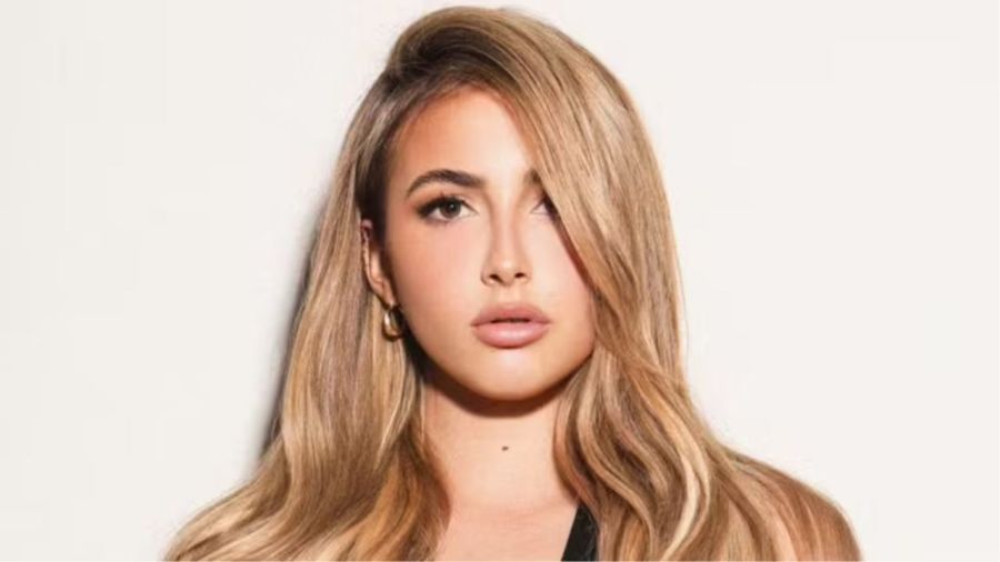 Hija de María Vázquez y Adolfo Cambiaso, Mía crece bajo los flashes con naturalidad