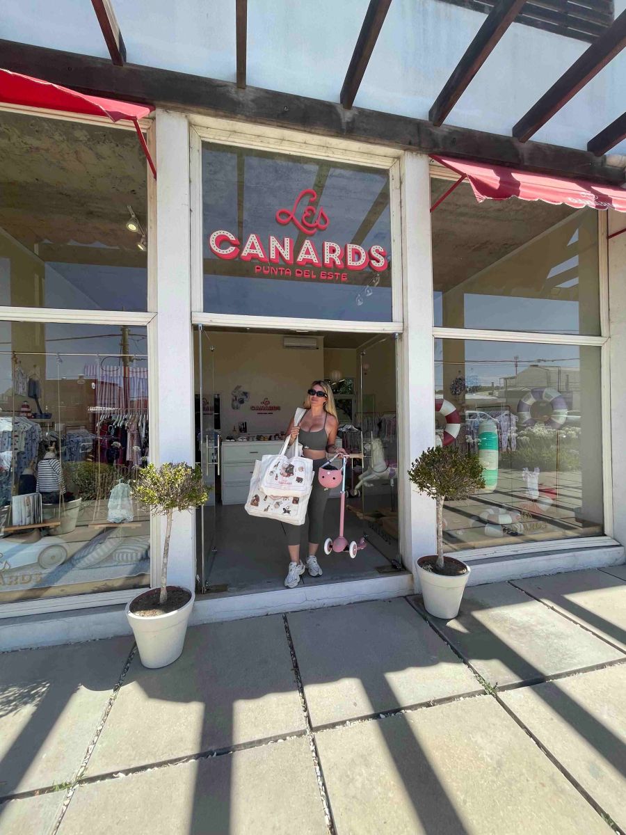 Wanda Nara de compras en Uruguay con sus hijas