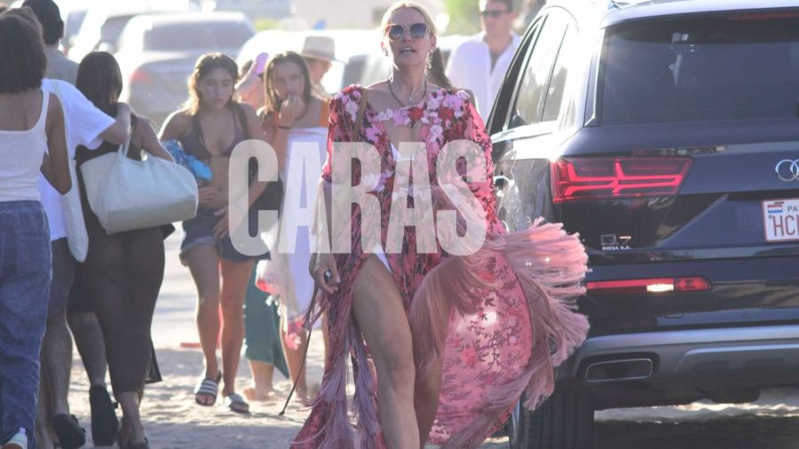 Valeria Mazza junto a Alejandro Gravier y Balthazar en Punta del Este