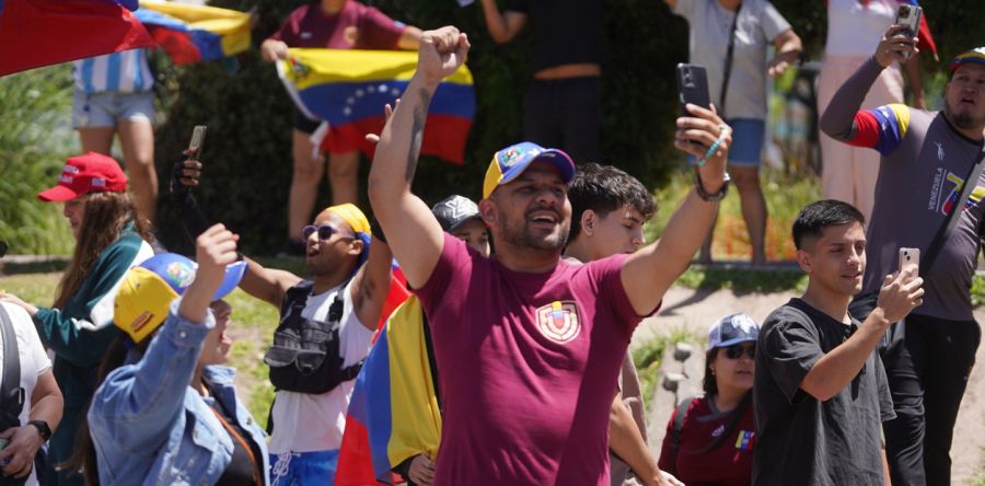 Venezolanos celebran obelisco