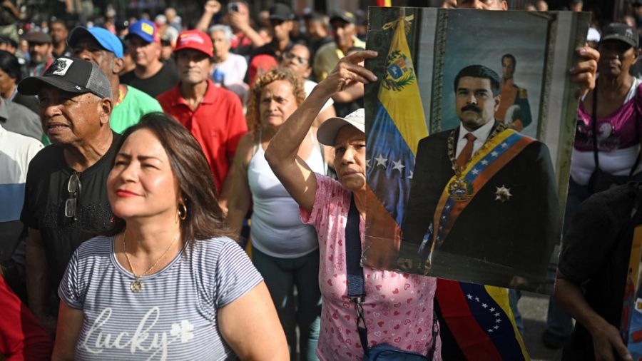 Caracas en día que capturaron a Maduro: algunos chavistas salieron a apoyarlo, y la mayoría corrió a buscar provisiones a mercados.