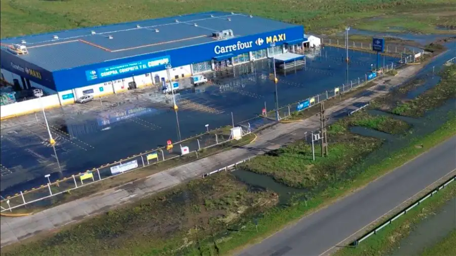 Desborde de caño cloacal en Ruta 11 05012026