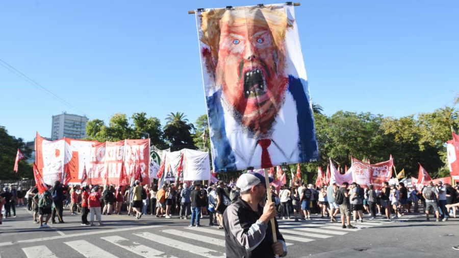 Marcha de las agrupaciónes de izquierda a la embajada de EEUU 20260105