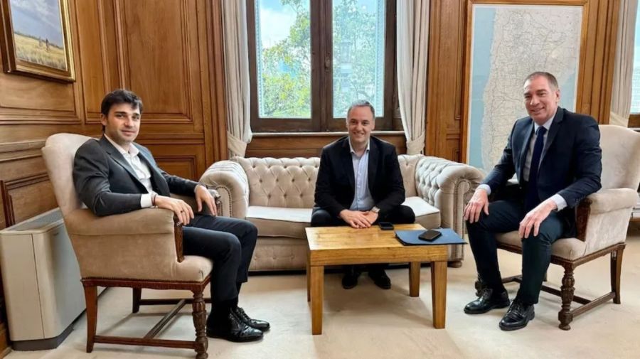 Ignacio Torres, Manuel Adorni y Diego Santilli