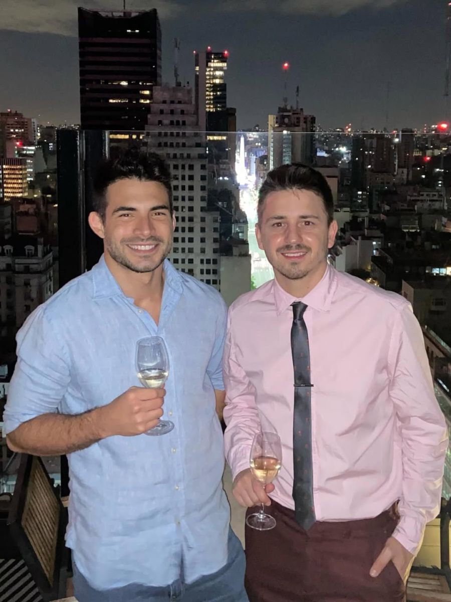 Pampito junto a su novio