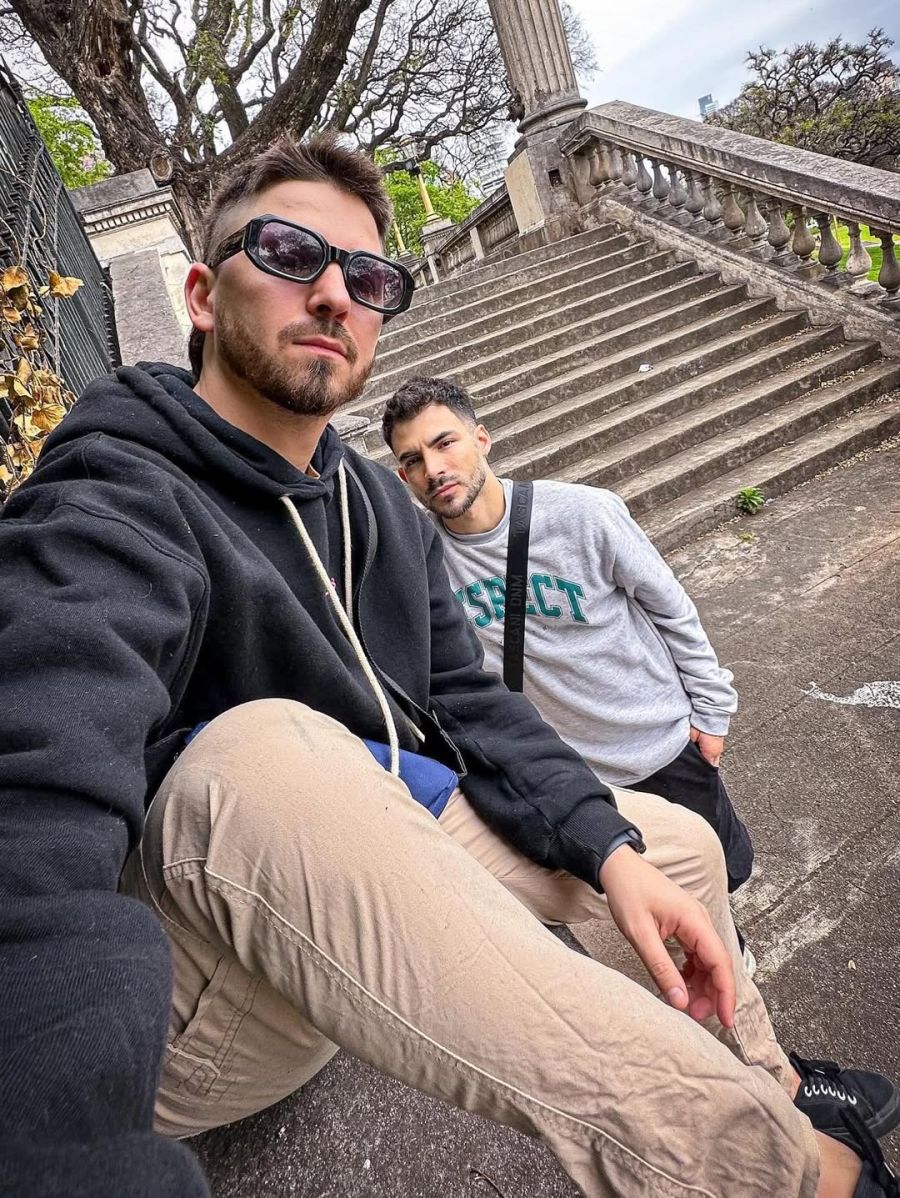 Pampito junto a su novio