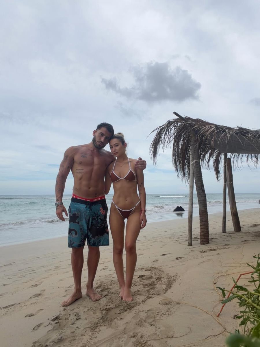 Tomás Holder y su novia