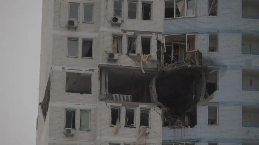 Edificio residencial en Kiev alcanzado por un misil ruso