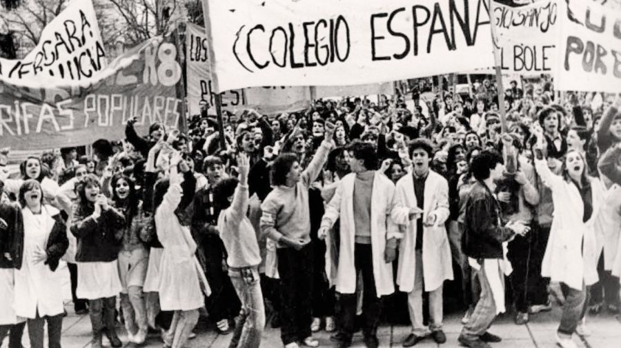 100126_estudiantes_protesta_dictadura_argentina_cedoc_g