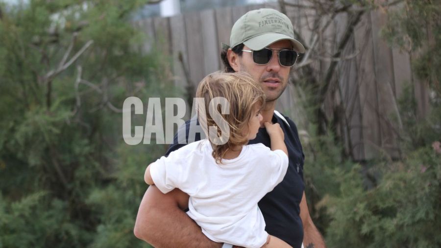 Nicole Neumann junto a Manu Urcera y sus hijos